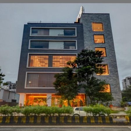 Pinnacle Grand Hotel 아흐메다바드 외부 사진
