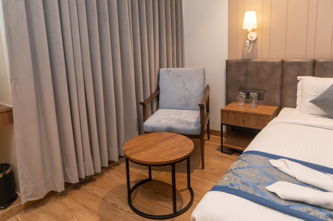 Pinnacle Grand Hotel 아흐메다바드 외부 사진
