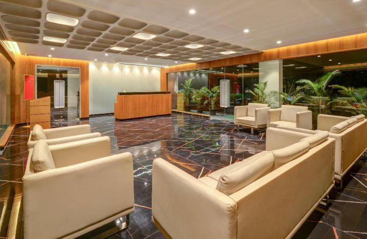 Pinnacle Grand Hotel 아흐메다바드 외부 사진