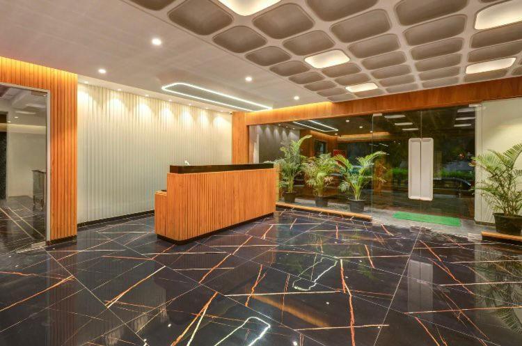 Pinnacle Grand Hotel 아흐메다바드 외부 사진