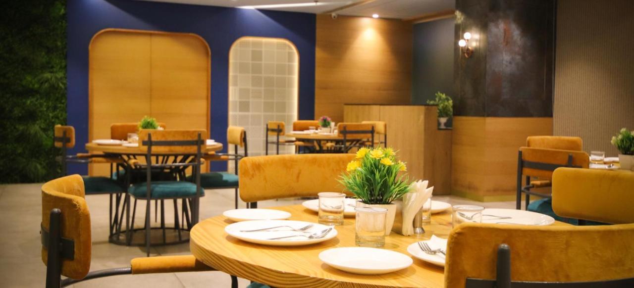 Pinnacle Grand Hotel 아흐메다바드 외부 사진